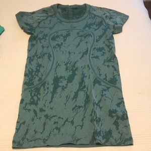 Lululemon short sleeve swiftly tee size 2